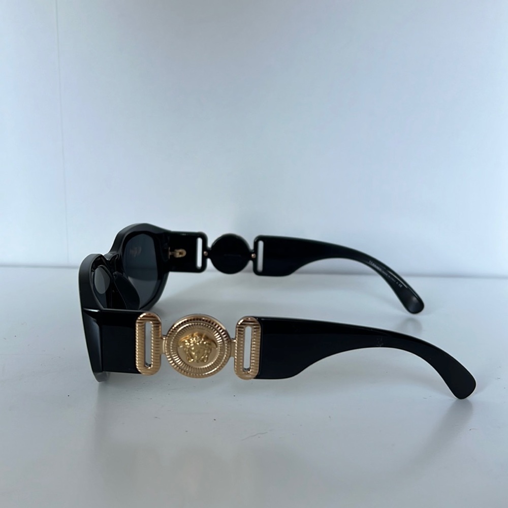 Versace biggie sunglasses in black no scratches